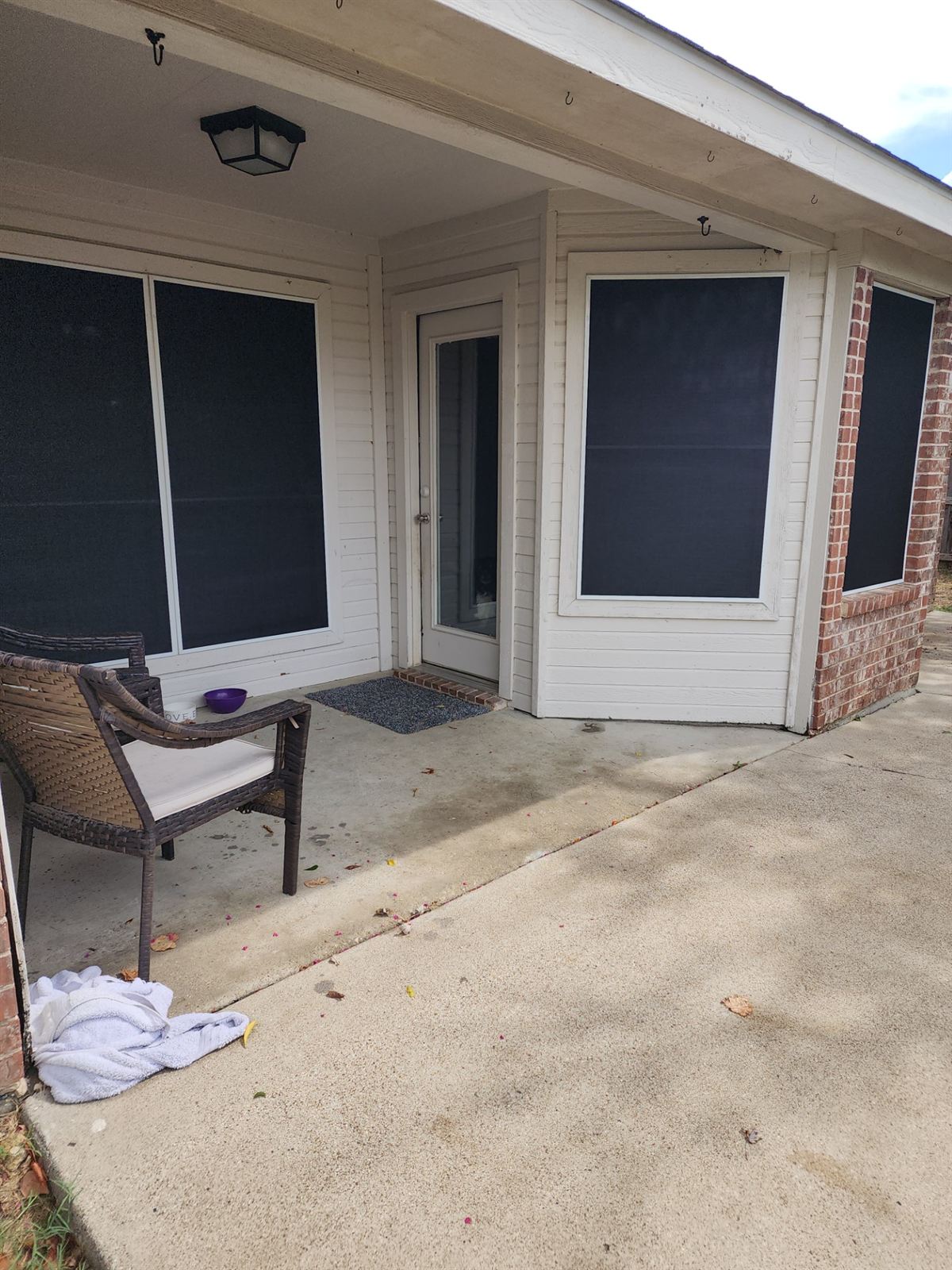 Custom screened patio enclosure on Texas home